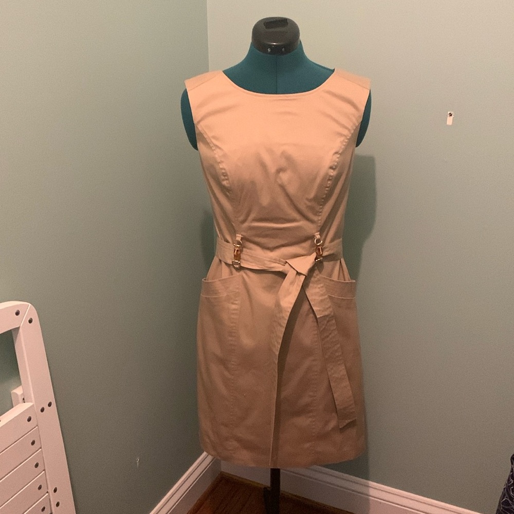 Great details on this summer dress! Never worn - like new. Size 2, Ellen Tracy.